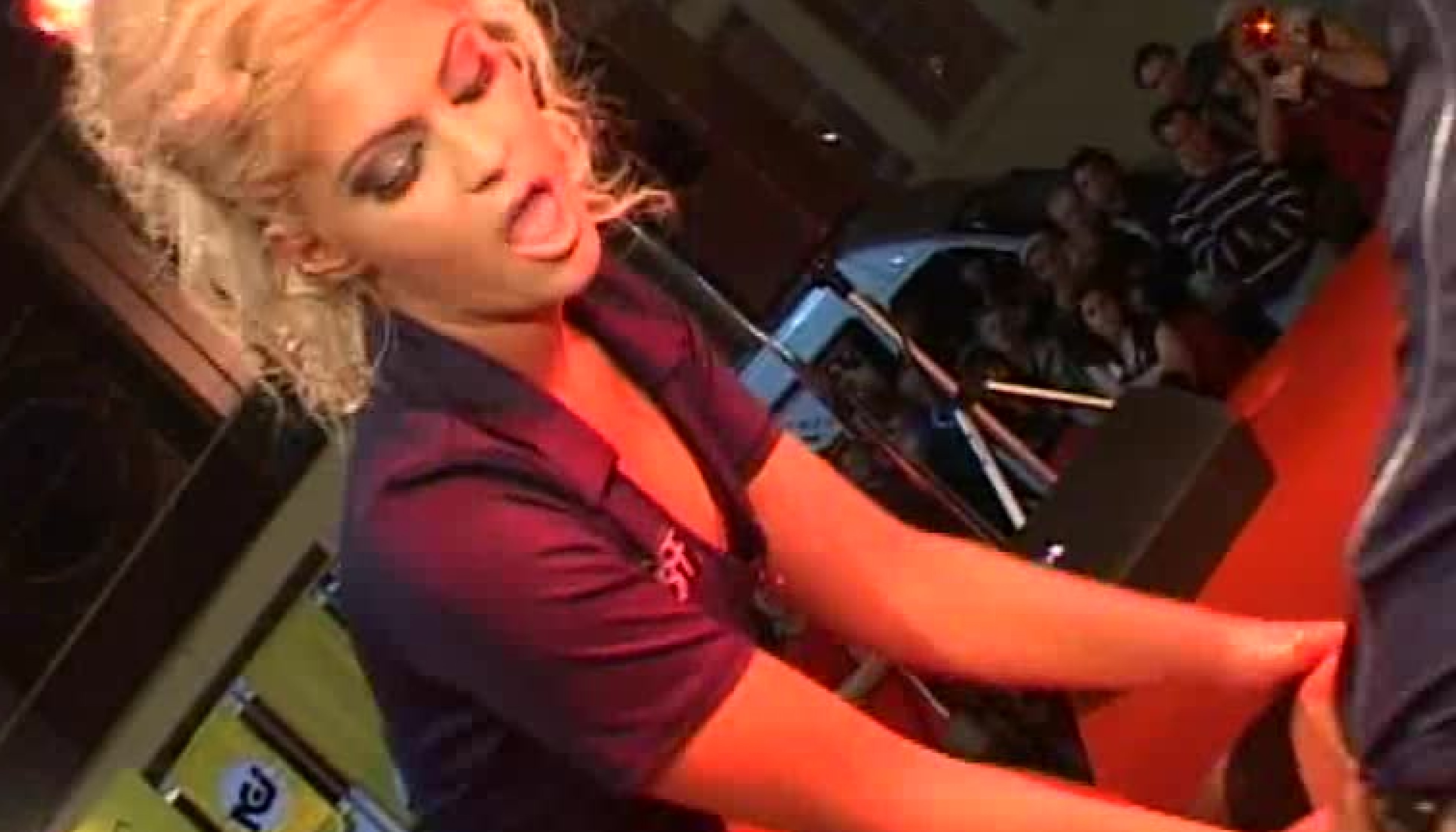 Exclusive Police women in sexshow Vidz Flix scene