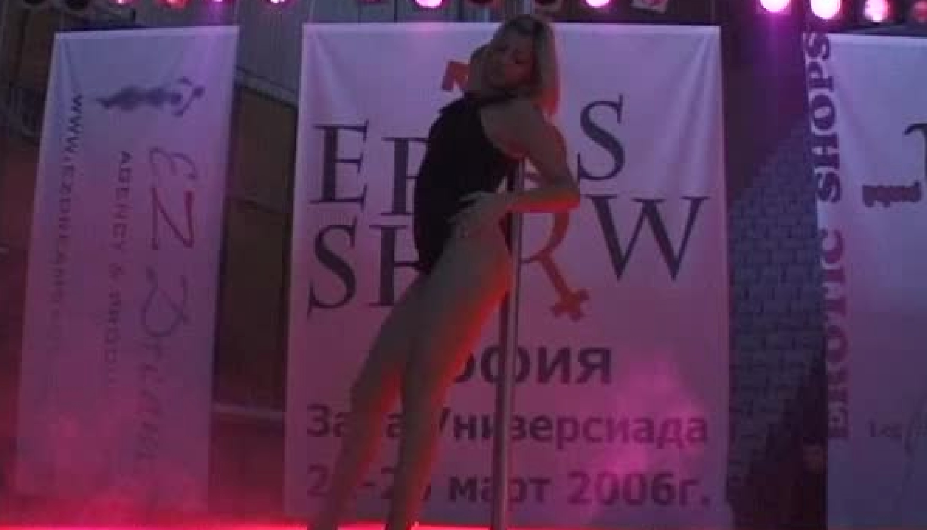Exclusive Flexible stripper dancing at bar Vidz Flix scene