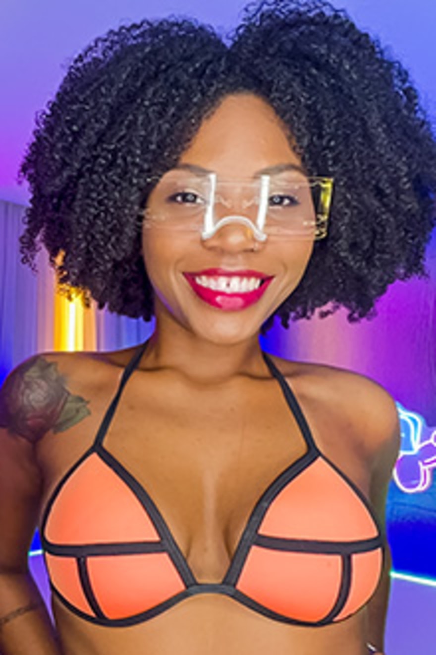Kiara Hot