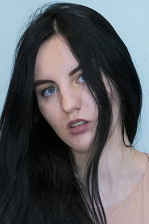Follow Alina Flexy on Vidz Flix